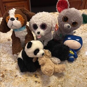 Bundle of stuffed toys